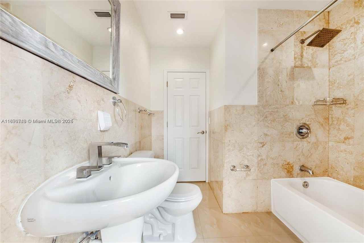 11480 Sw 42nd Ter #2 - Photo 5 of 12