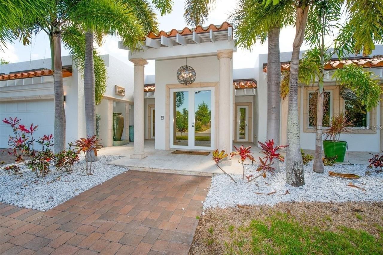 5645 America Dr - Photo 2 of 26