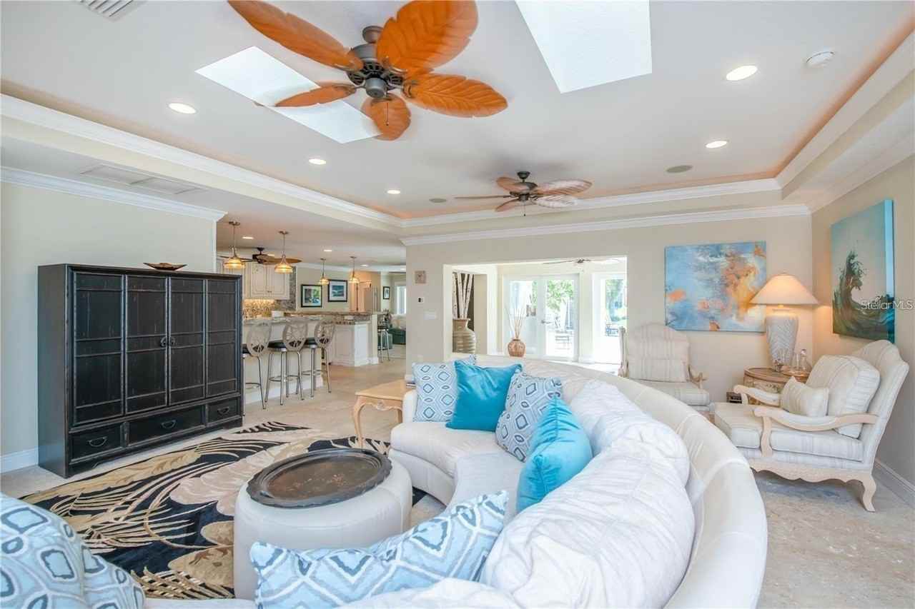 5645 America Dr - Photo 7 of 26