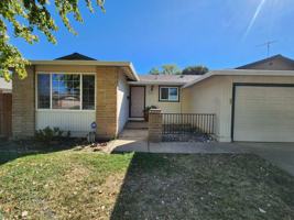 featured image of 2727 Honeysuckle Way