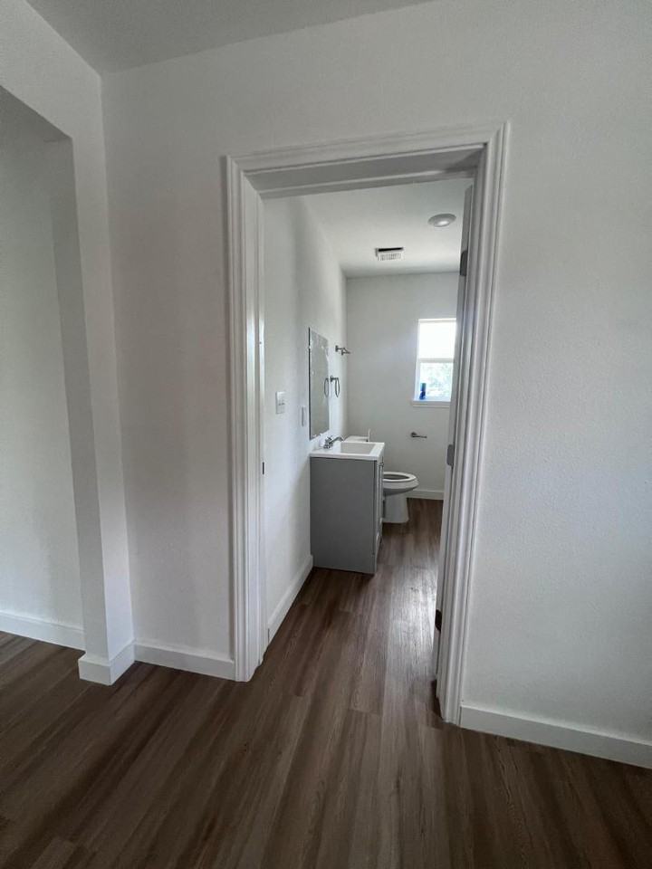 224 W PYRON - Photo 7 of 23