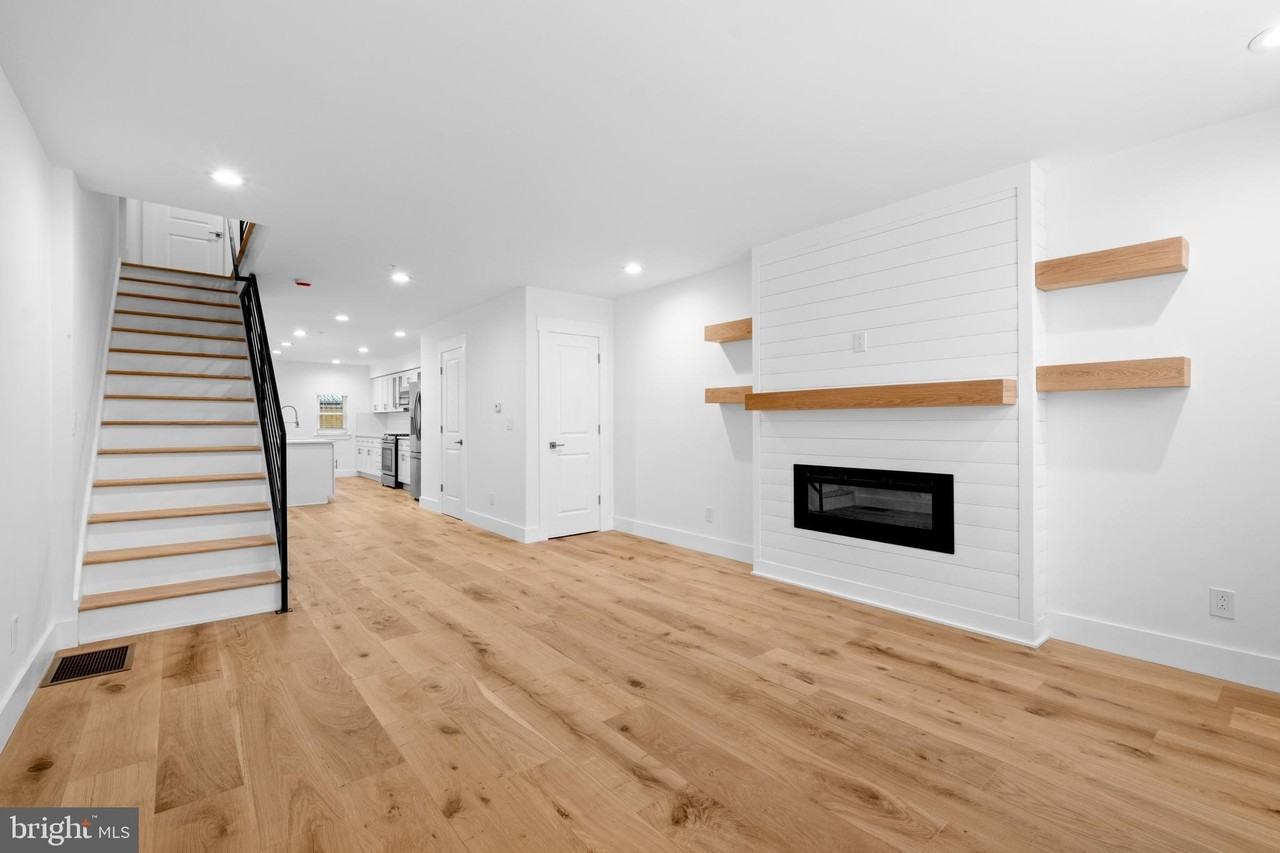 2049 E Letterly St - Photo 5 of 35