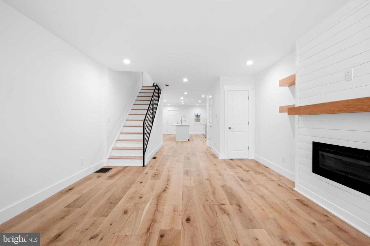 2049 E Letterly St - Photo 6 of 35