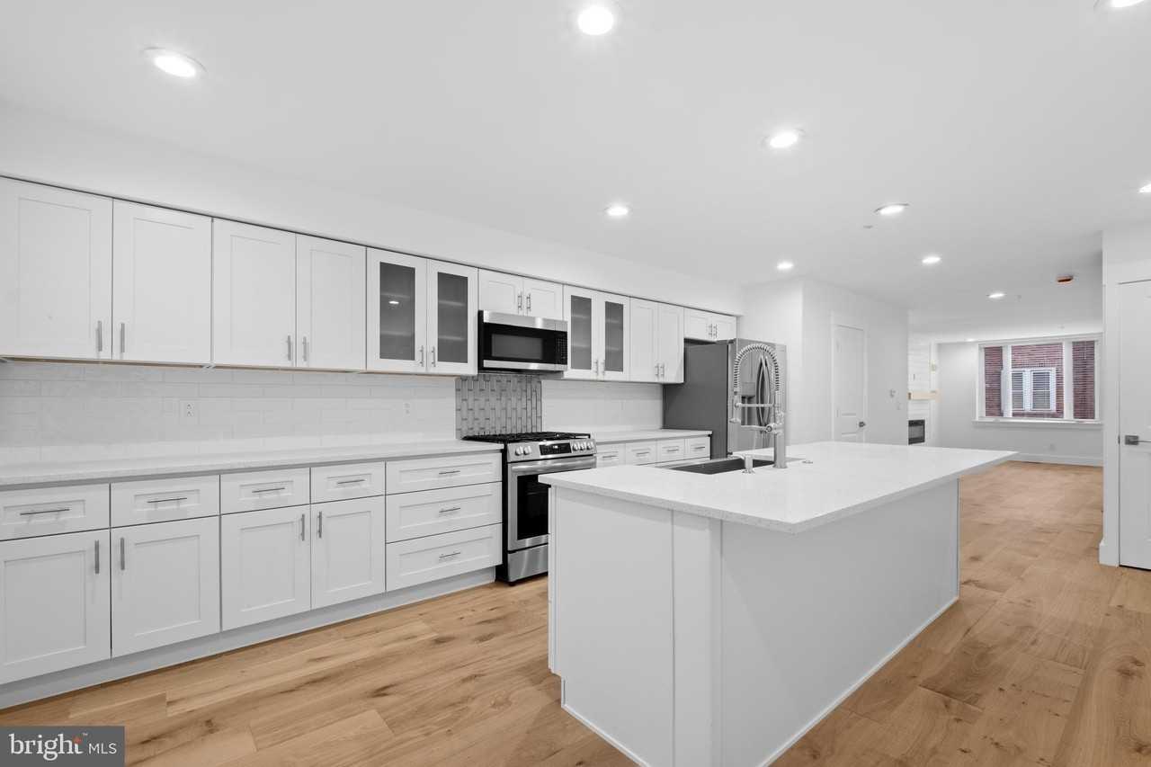 2049 E Letterly St - Photo 7 of 35