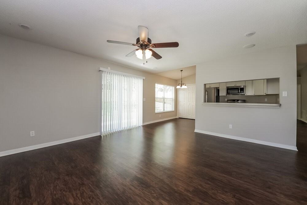 12110 Woodglen Cir - Photo 2 of 15