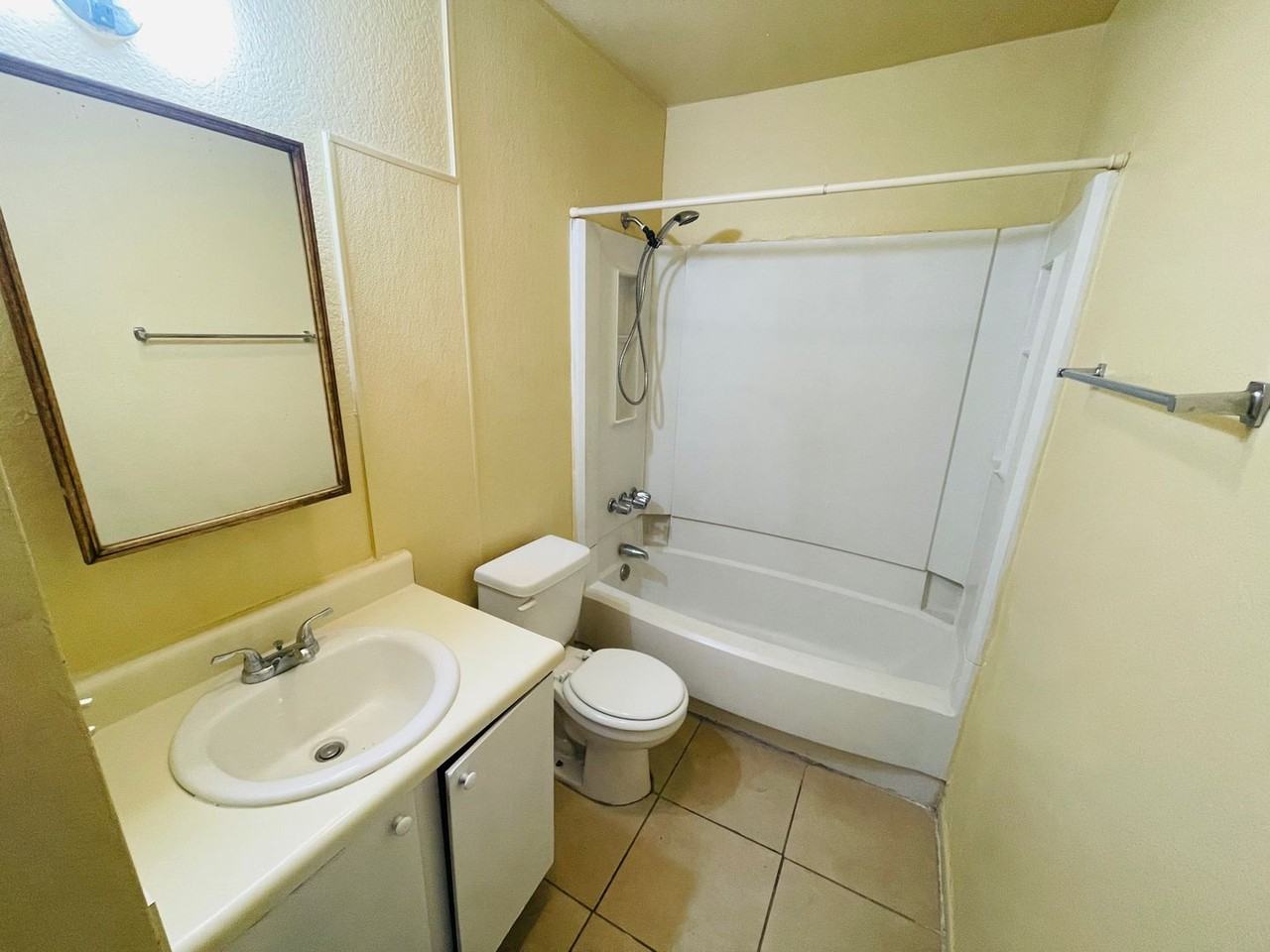 330 E Corona Rd #1103 - Photo 6 of 18