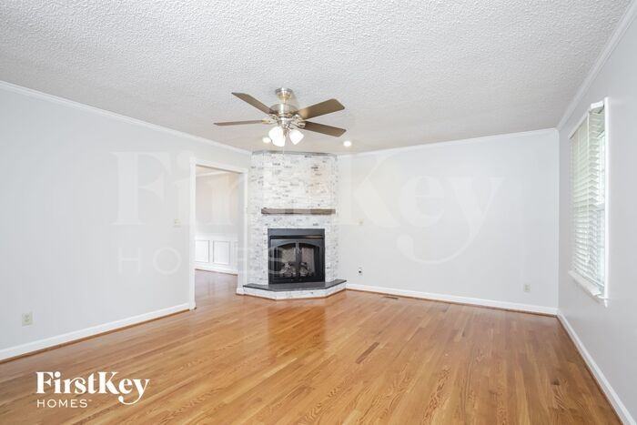 7012 Abington Ct - Photo 3 of 15