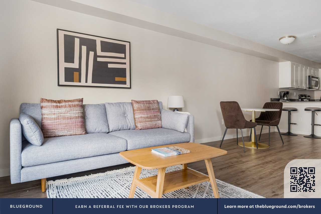 526 Yale Ave N #928 - Photo 5 of 24