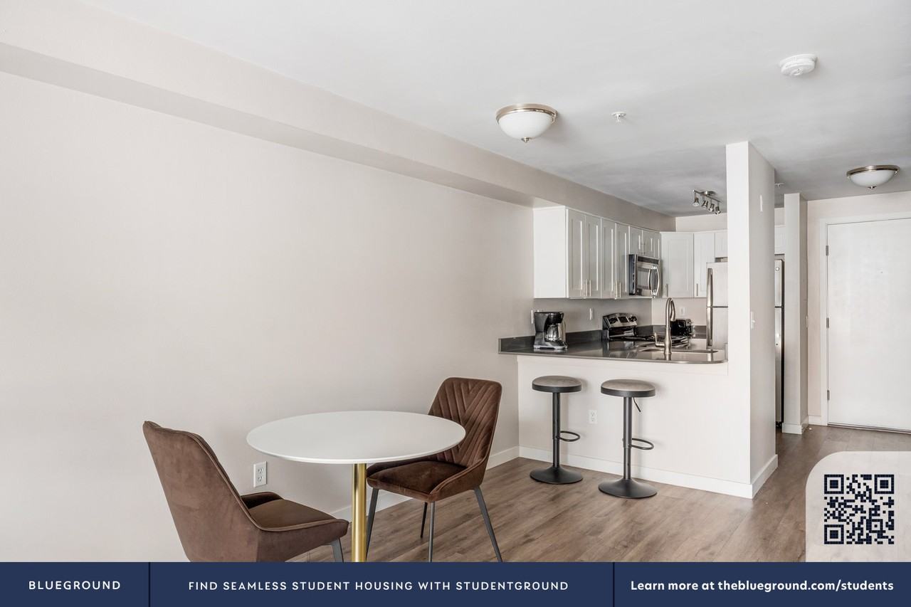 526 Yale Ave N #928 - Photo 7 of 24