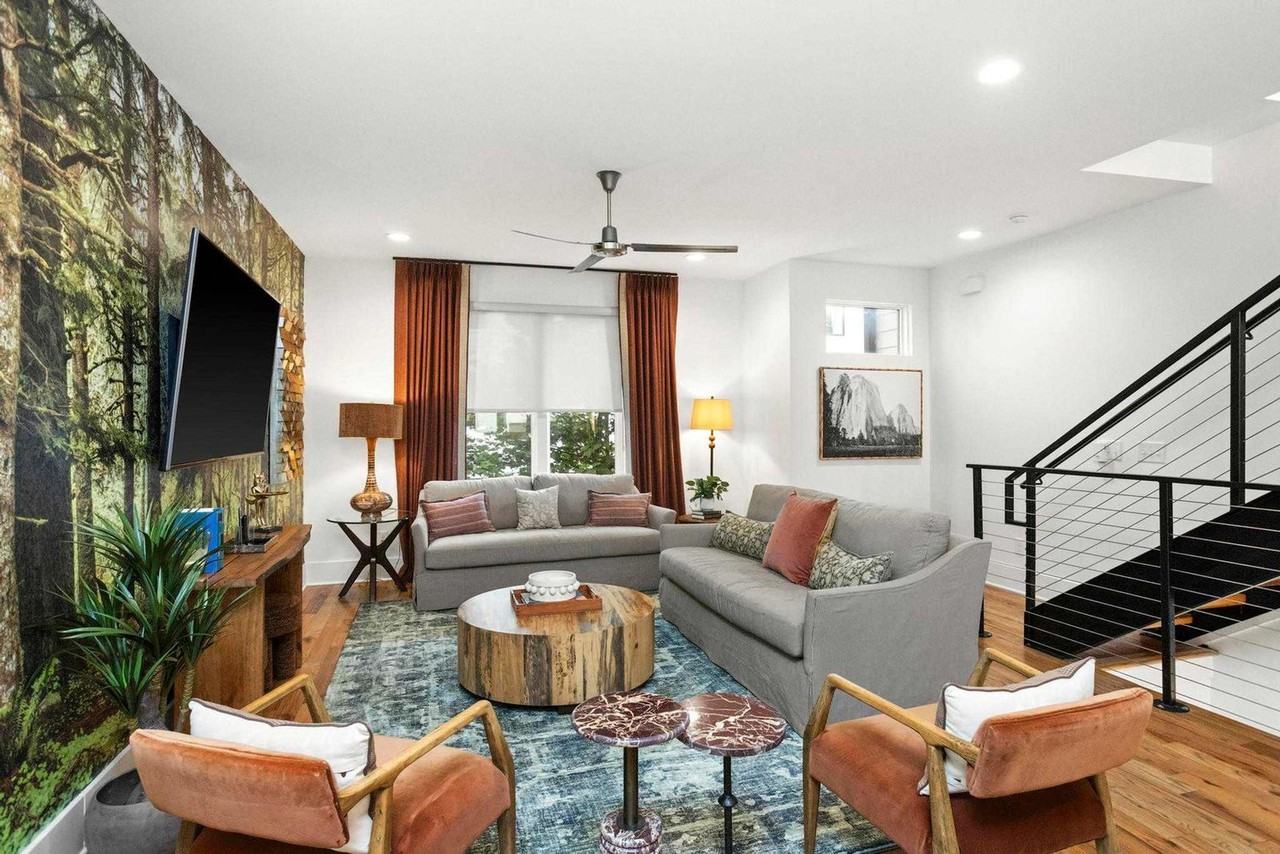 776 E Argyle Ave #1312347P - Photo 3 of 46