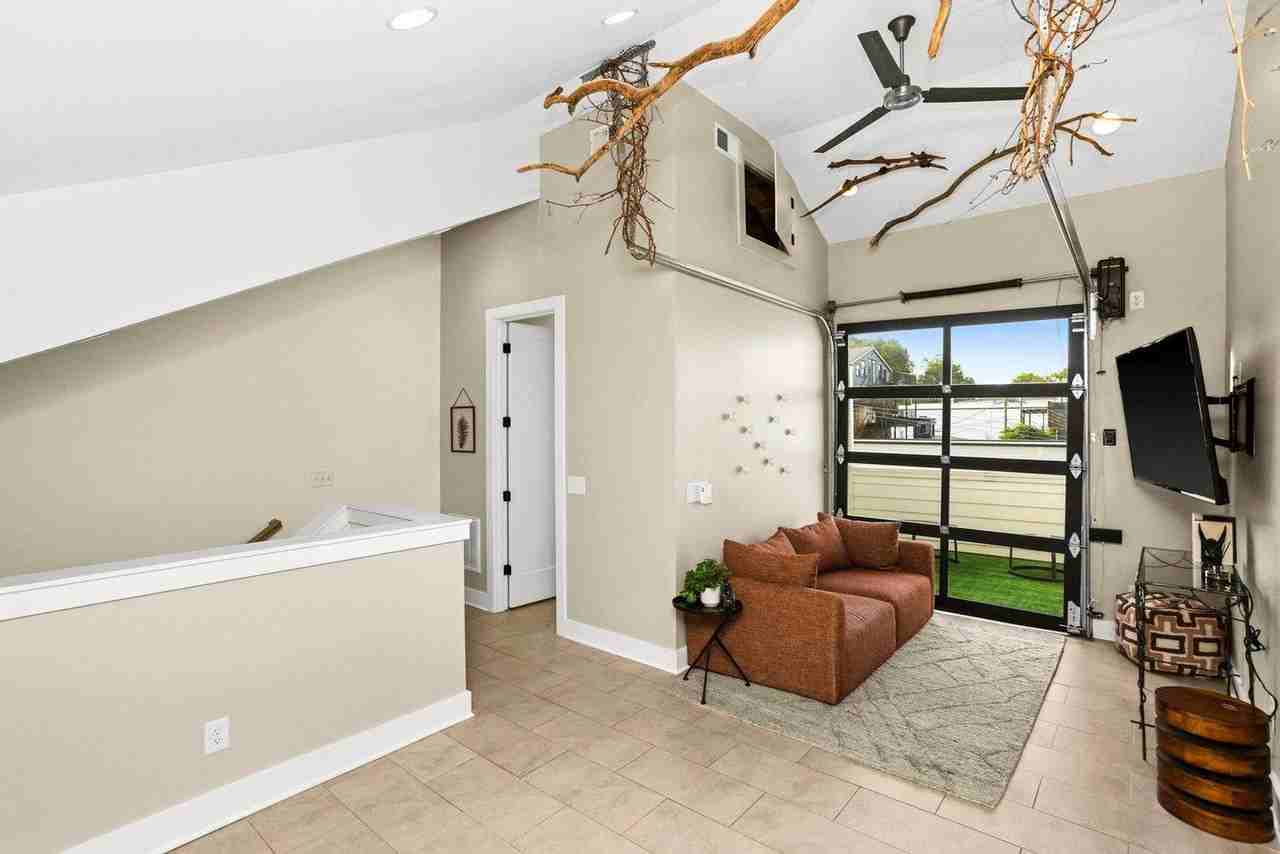 776 E Argyle Ave #1312347P - Photo 4 of 46