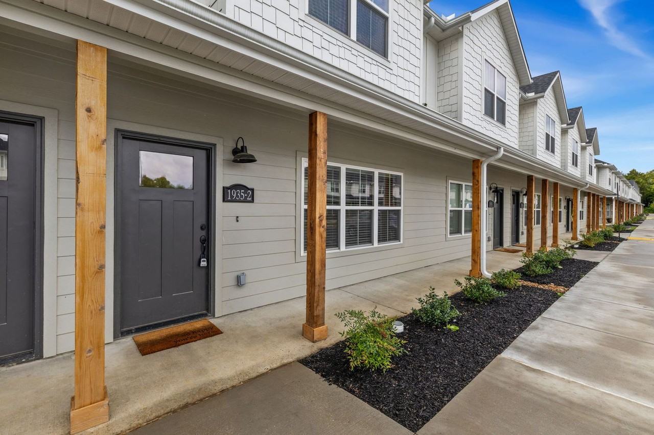 1935 S Garland Ave #1313977P - Photo 3 of 28