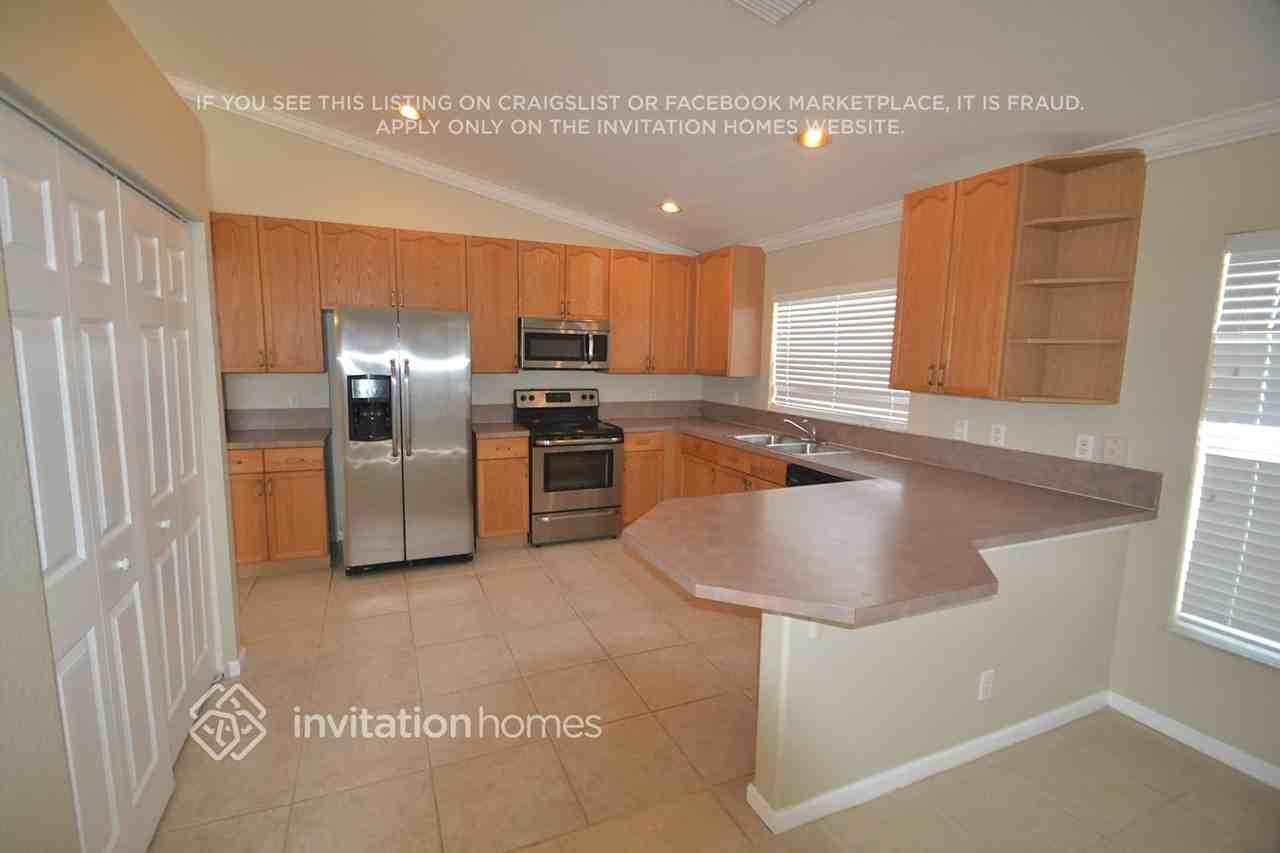 3746 Torres Cir - Photo 4 of 12