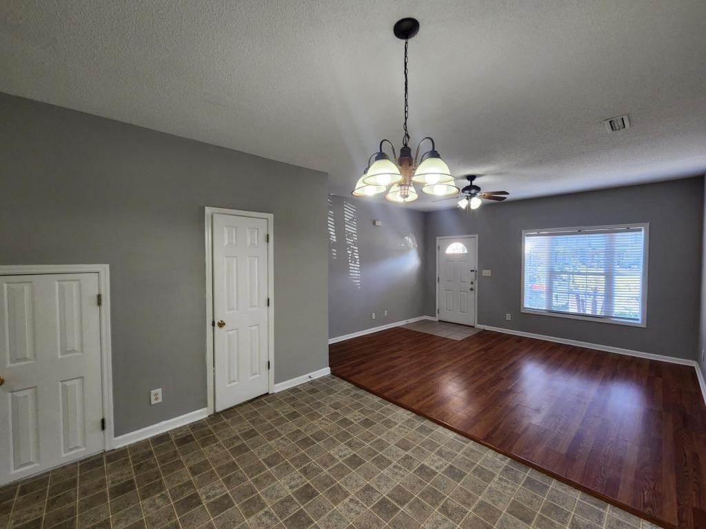 111 Maddux Ln - Photo 5 of 31