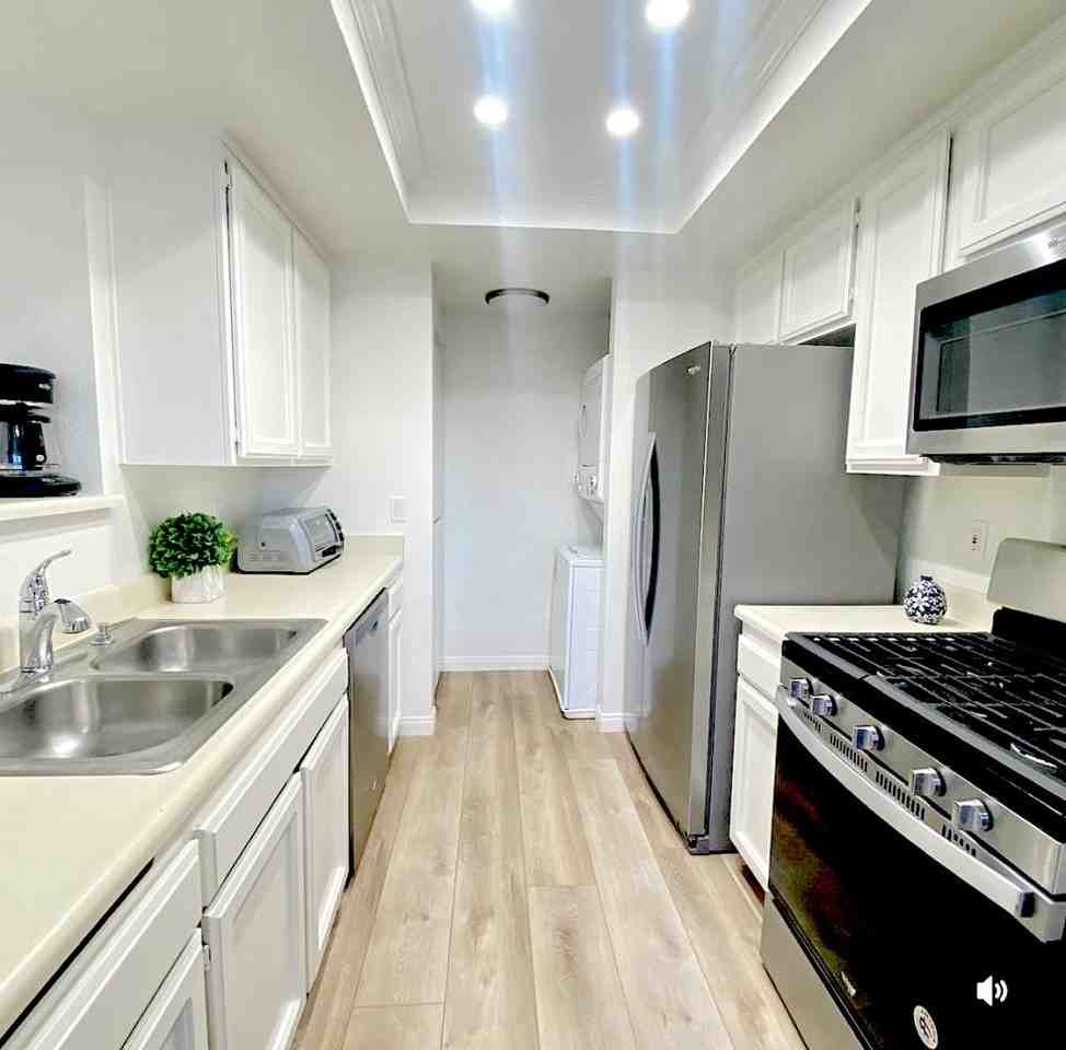 1261 Franciscan Ct ##8 - Photo 3 of 6
