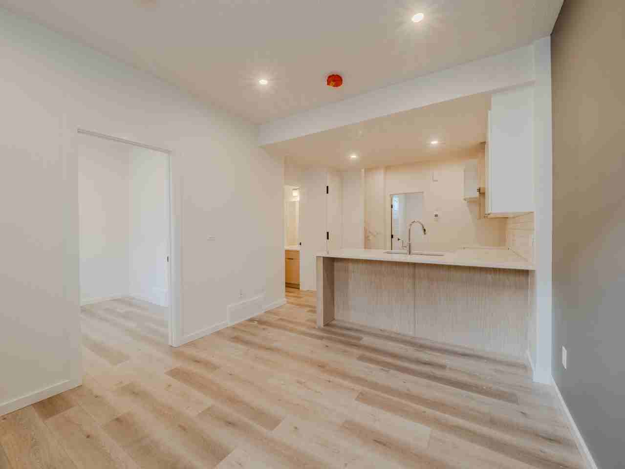 Holyrood 02 - Photo 2 of 4