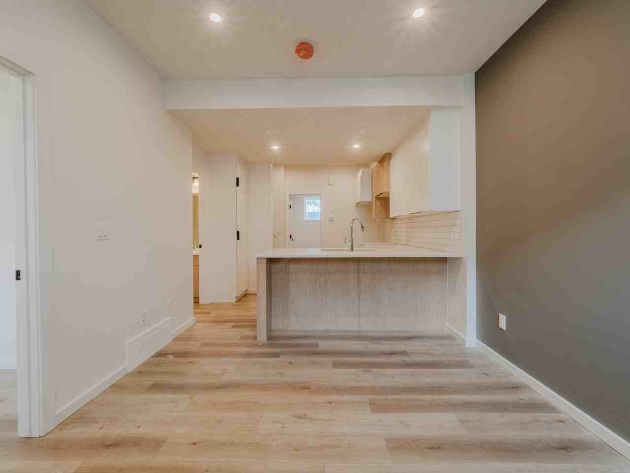 Holyrood 02 - Photo 4 of 4