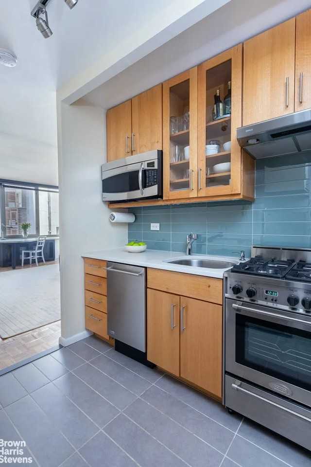 500 West 43rd Street #11G - Photo 3 of 7