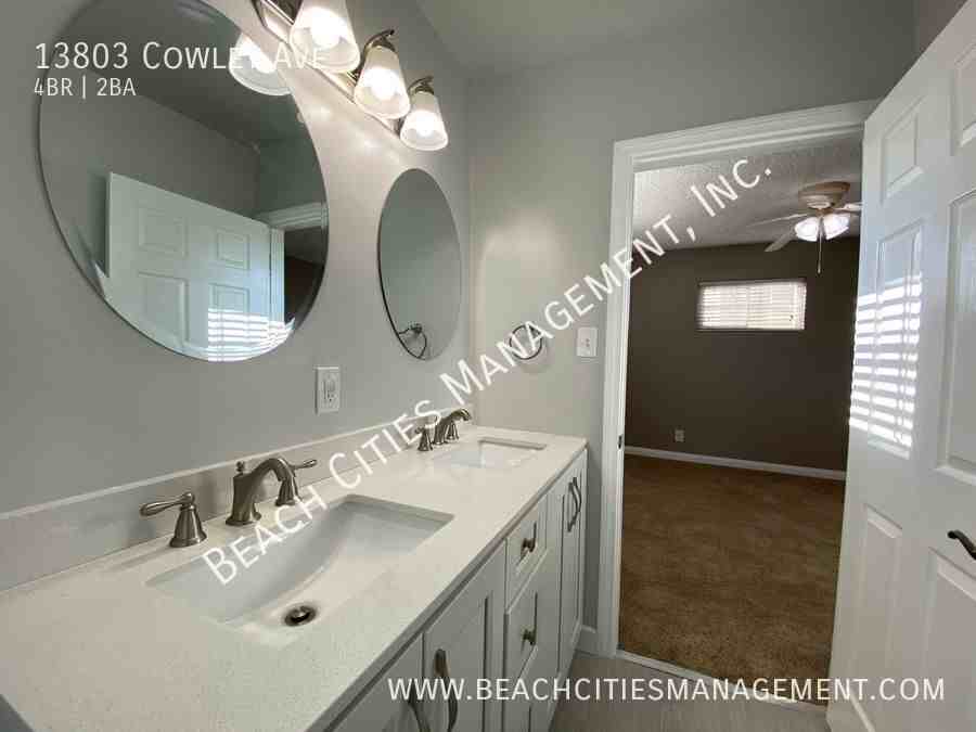 13803 Cowley Ave - Photo 3 of 50