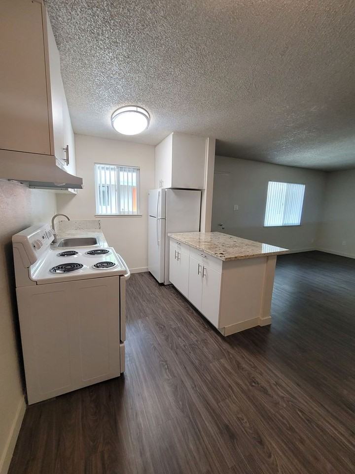 1255 University Avenue - Photo 2 of 30