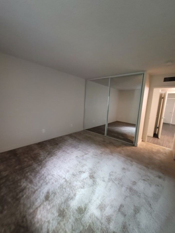 1255 University Avenue - Photo 6 of 30