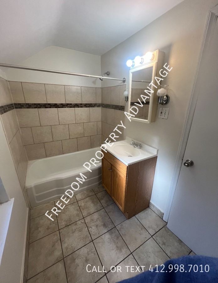 2066 Lindsay Rd - Photo 2 of 17