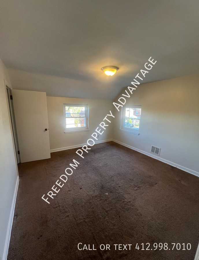 2066 Lindsay Rd - Photo 3 of 17