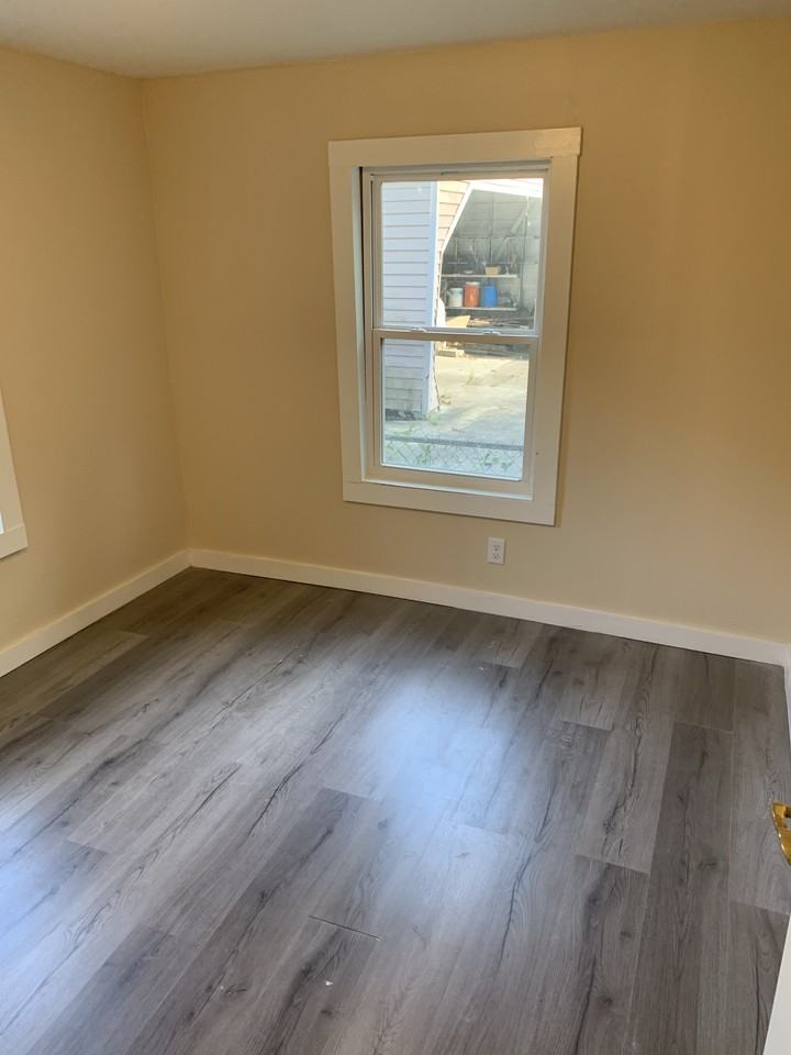 719 Marshall St - Photo 3 of 8