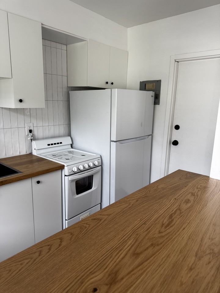 725 Ne 91st St #3 - Photo 4 of 19