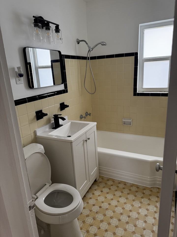 725 Ne 91st St #3 - Photo 5 of 19