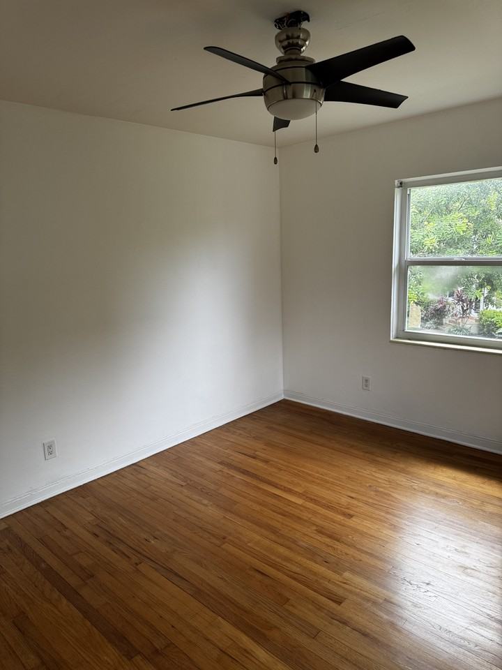 725 Ne 91st St #3 - Photo 6 of 19
