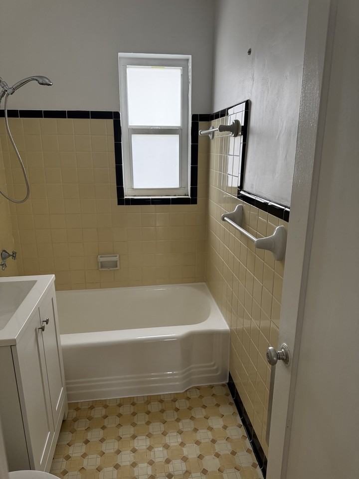 725 Ne 91st St #3 - Photo 7 of 19