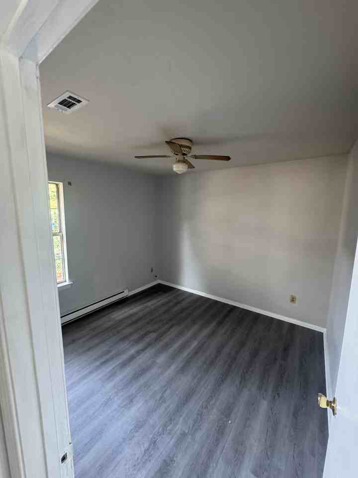 752 Oxford St - Photo 3 of 6