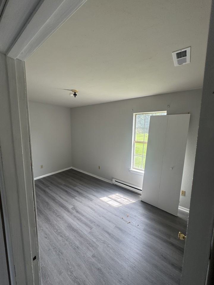 752 Oxford St - Photo 6 of 6