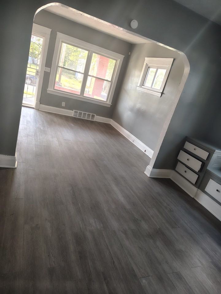 12705 Forest Ave - Photo 2 of 4