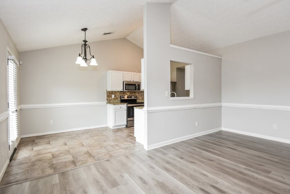 480 Cedarhurst Rd - Photo 4 of 19
