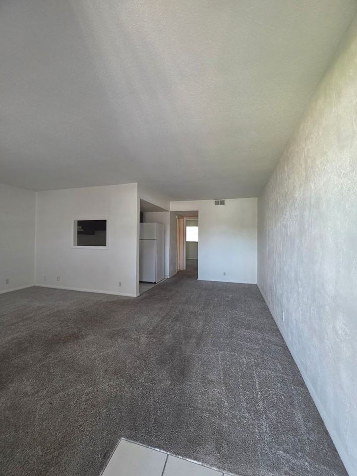 1140 S Ridgewood Ave - Photo 2 of 6