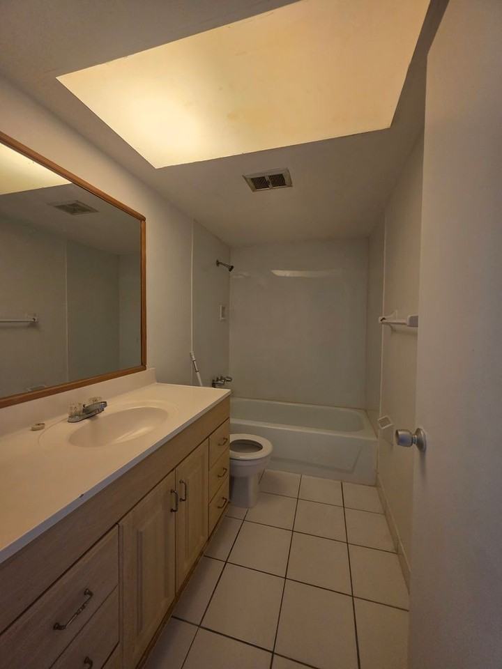 1140 S Ridgewood Ave - Photo 4 of 6