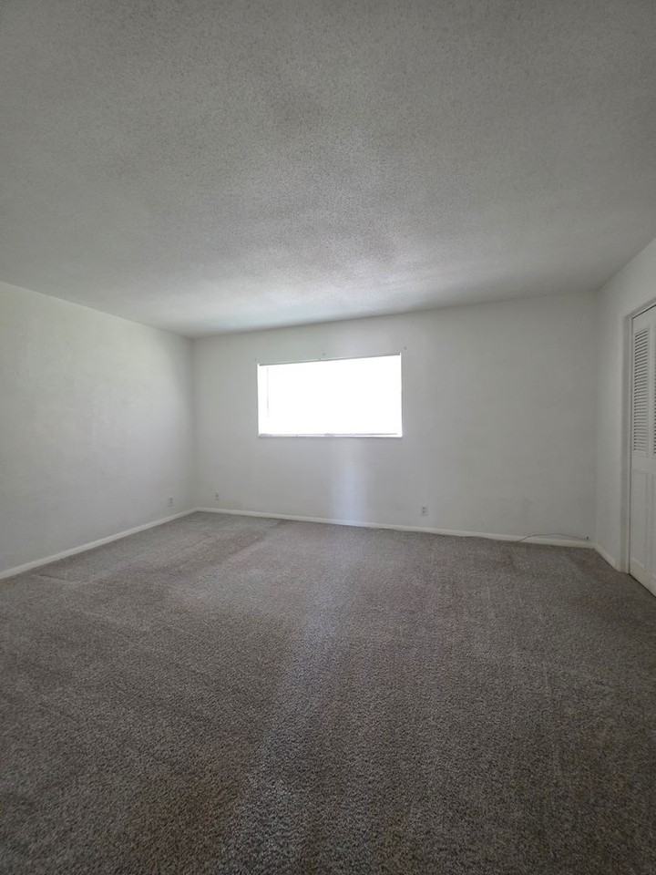 1140 S Ridgewood Ave - Photo 5 of 6
