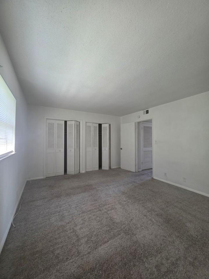 1140 S Ridgewood Ave - Photo 6 of 6