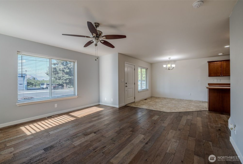 1519 Springwater Ave - Photo 4 of 8