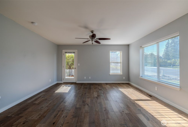 1519 Springwater Ave - Photo 5 of 8