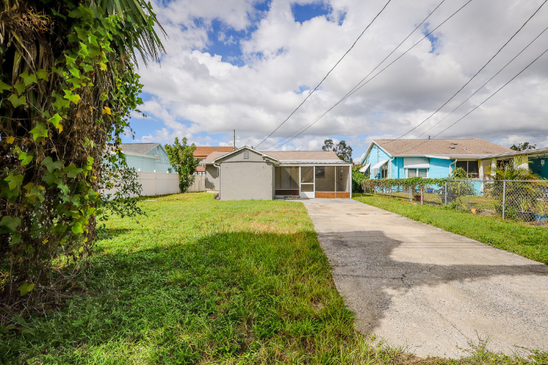 4220 38th Ave N - Photo 2 of 17