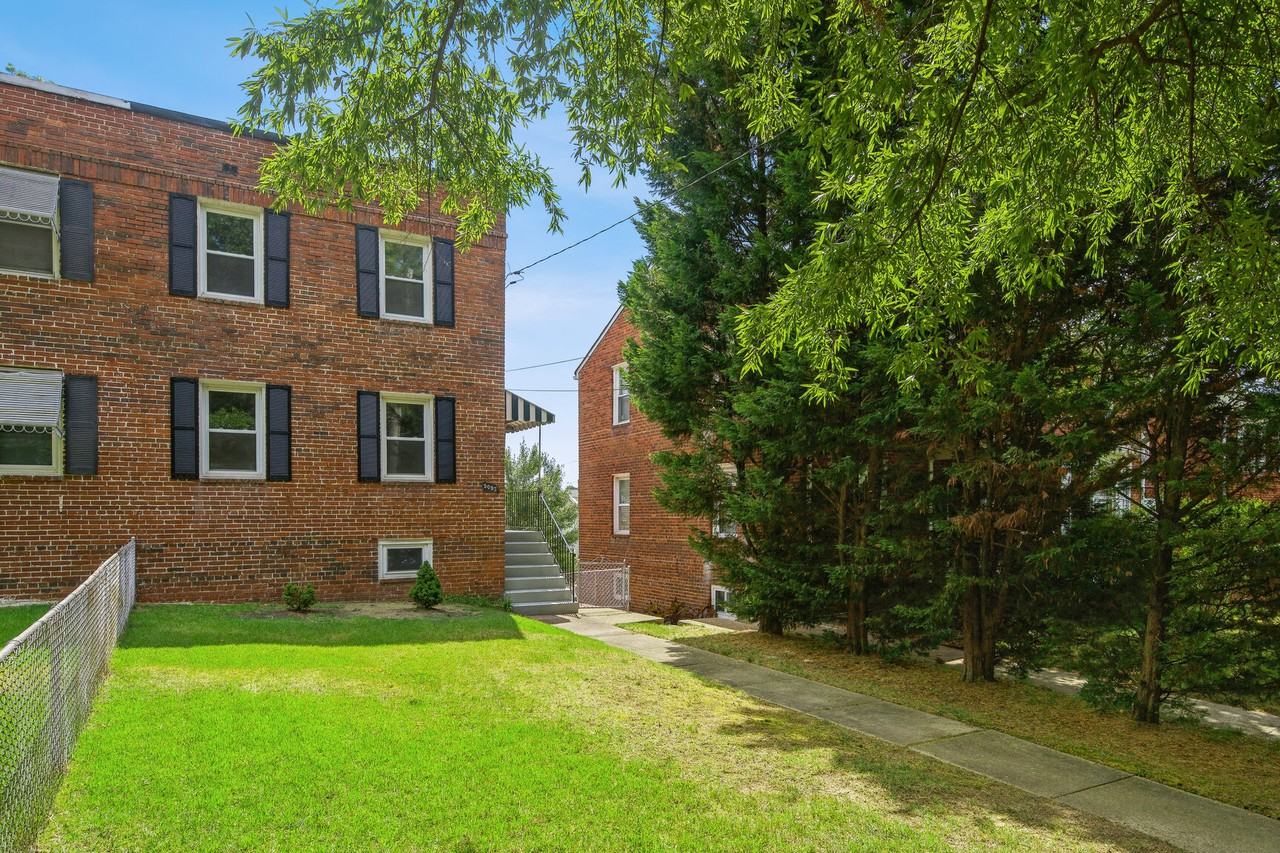 5053 11th St Ne - Photo 2 of 26