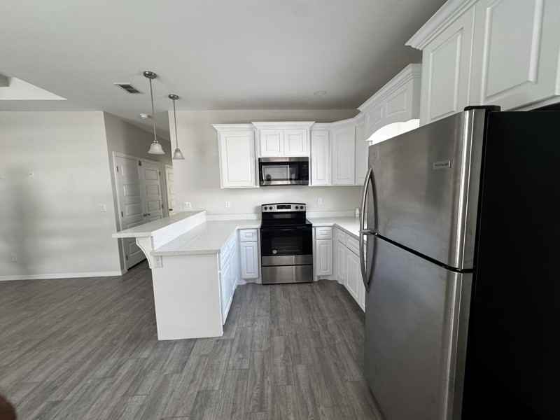 1618 Playa Dr - Photo 3 of 13