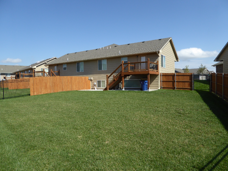 5917 N Newport St - Photo 3 of 17