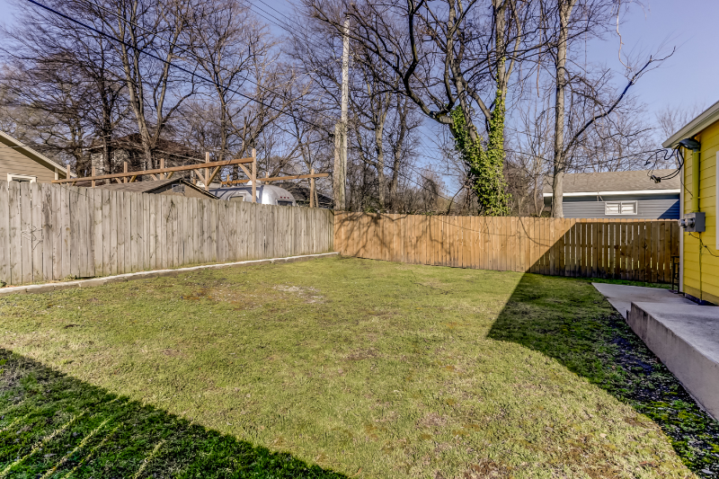 1928 Southern Ave - Photo 4 of 14