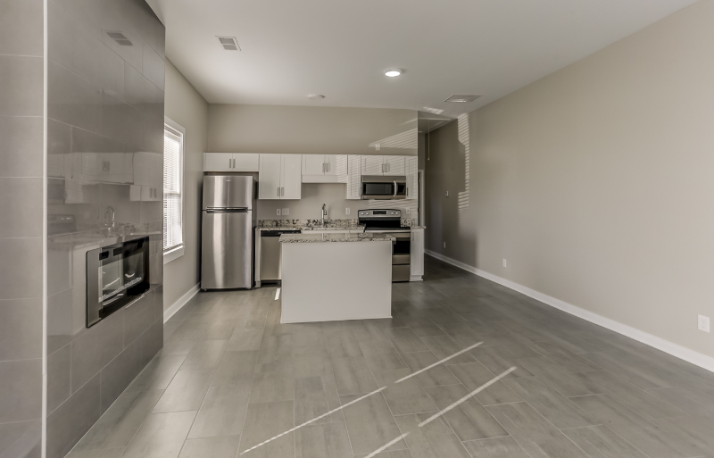 1928 Southern Ave - Photo 5 of 14