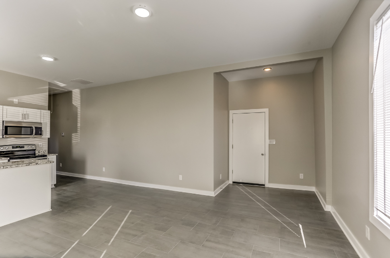 1928 Southern Ave - Photo 6 of 14