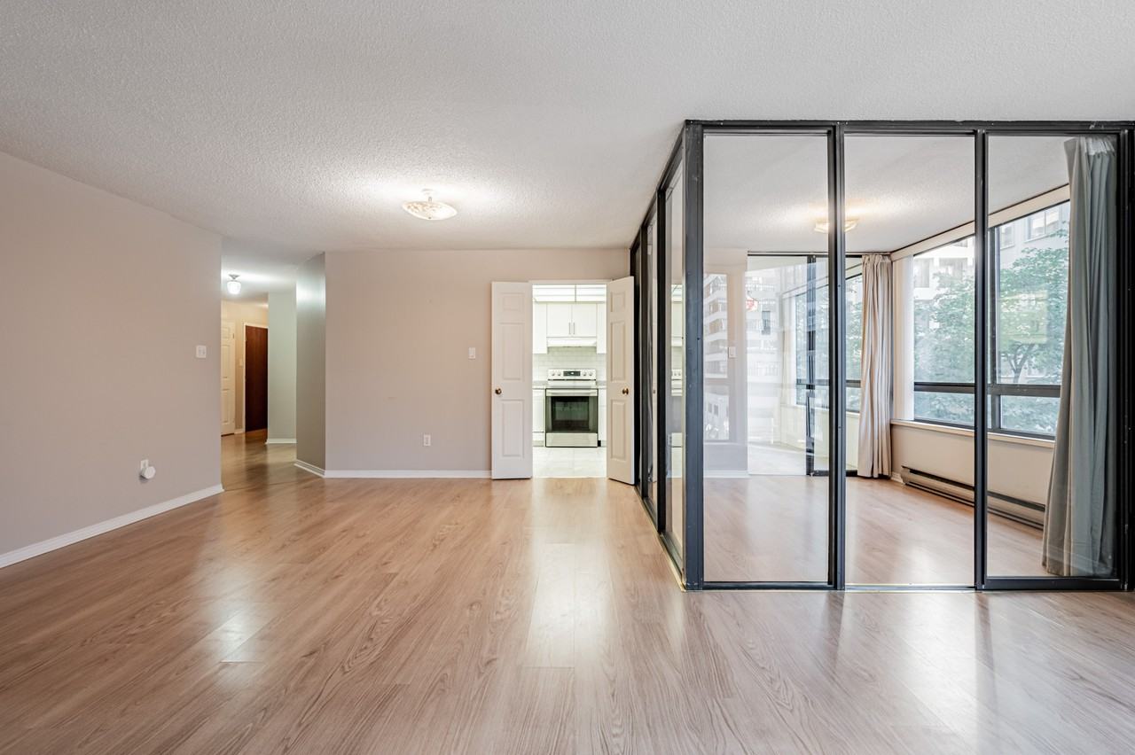 280 Simcoe Street - Photo 2 of 19